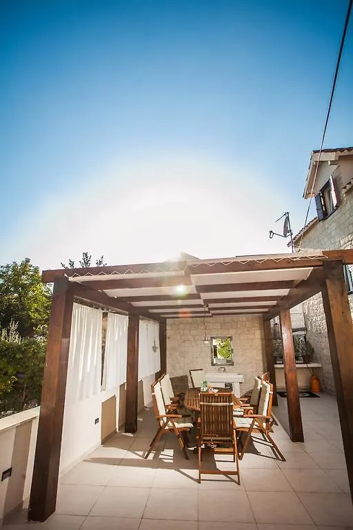 Tinel Longo Villa Trogir