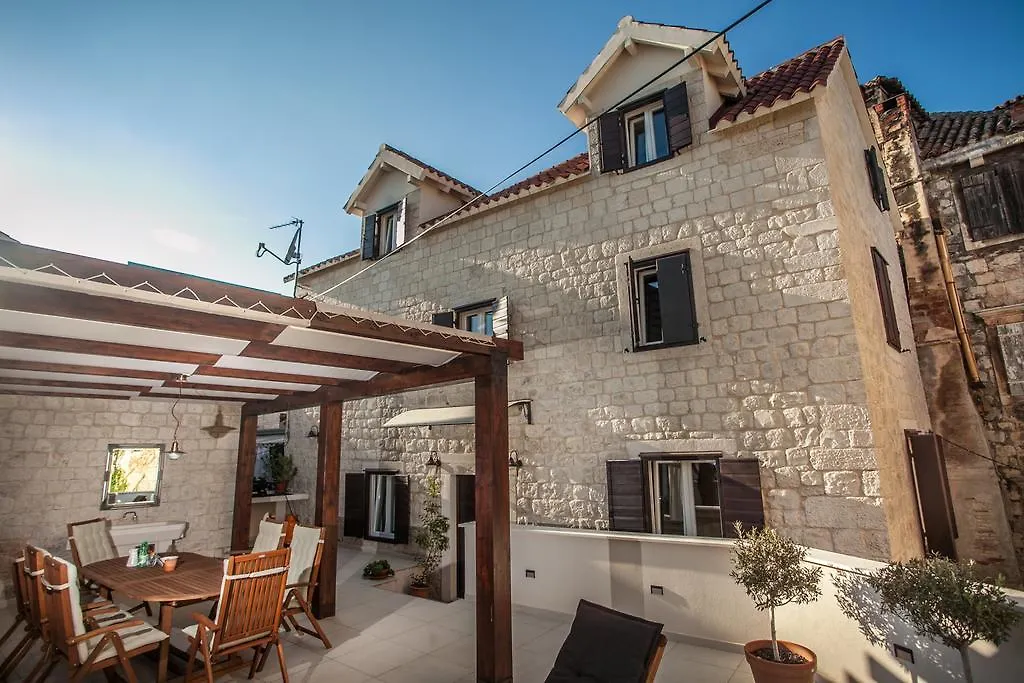 Tinel Longo Villa Trogir