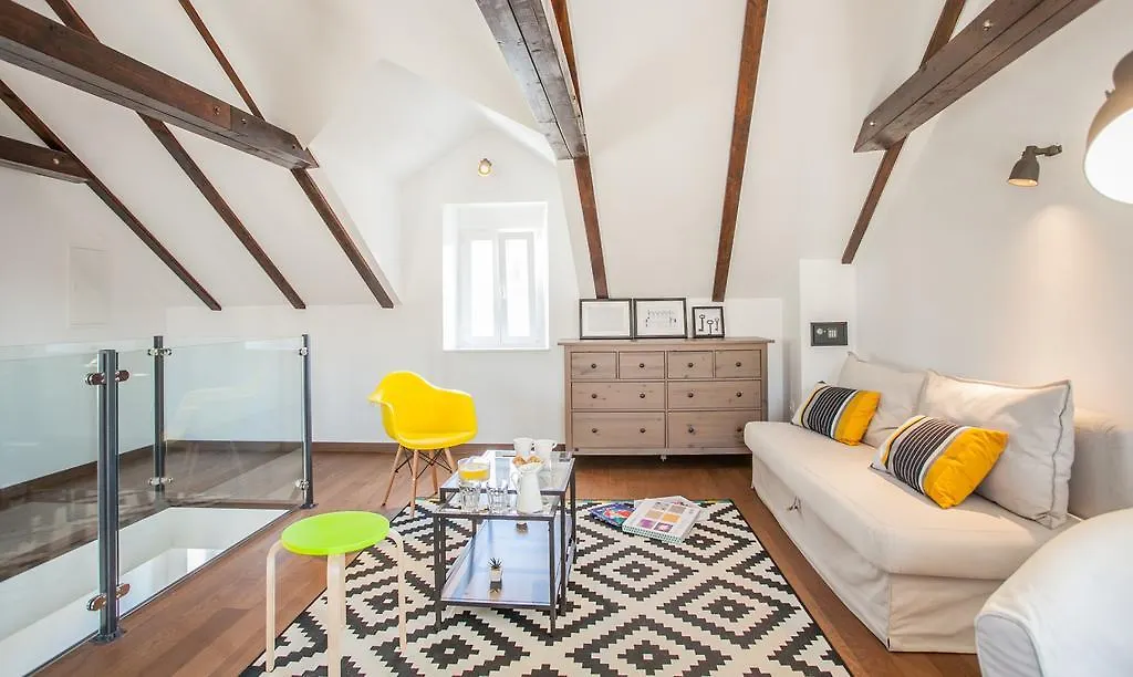 Tinel Longo Villa Trogir