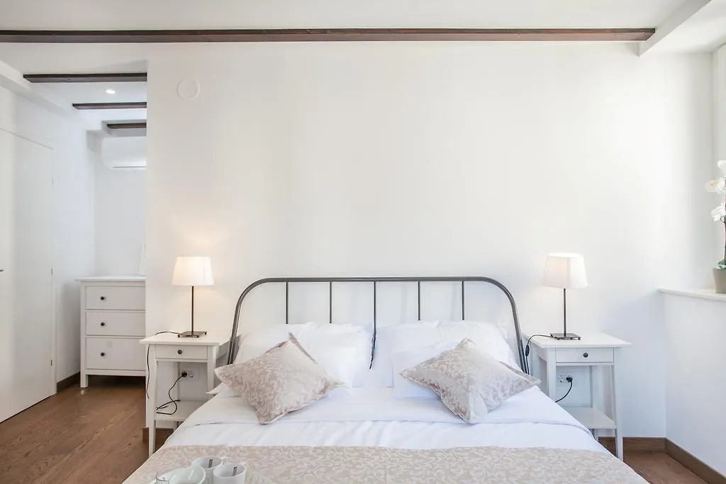 Tinel Longo Villa Trogir