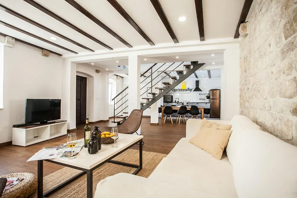 Tinel Longo Villa Trogir